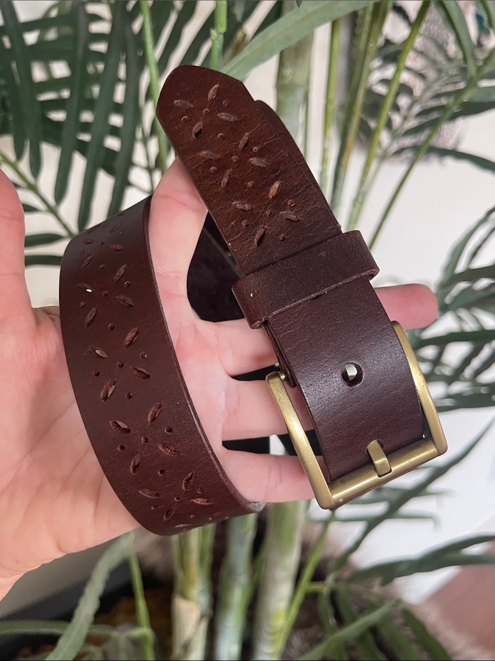 B33. NEW LEATHER BELT | 1.25" x 30-34" waist